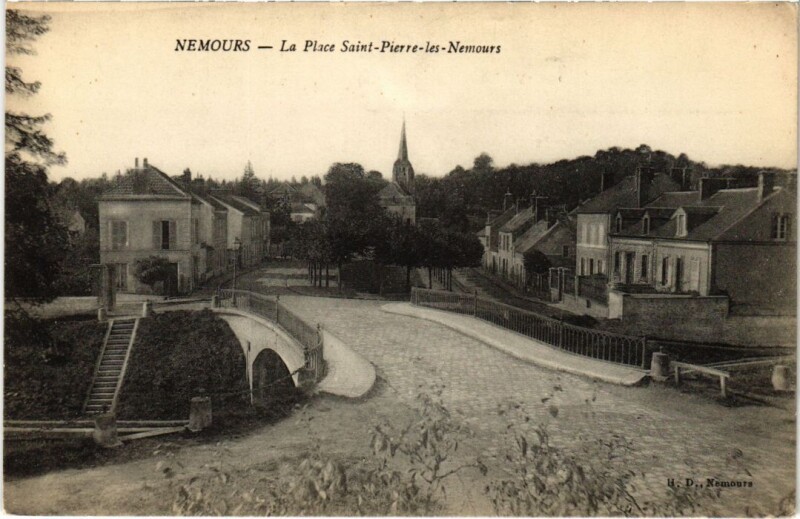 Carte postale ancienne St.Pierre les Nemours La Place France à Nemours