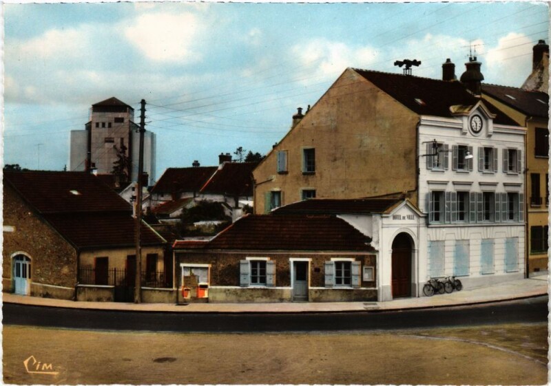 Carte postale ancienne Rebais La Mairie et le Silo France à Rebais