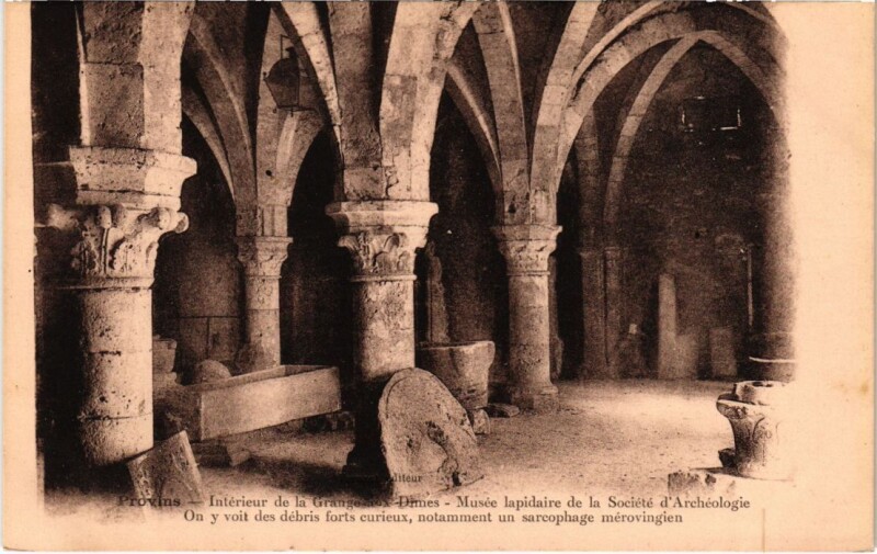 Carte postale ancienne Provins Interieur de la Grange aux Dimes France à Provins
