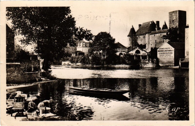 Carte postale ancienne Nemours Une vue sur le Loing France à Nemours