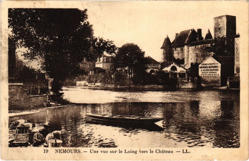 Carte postale ancienne Nemours Une vur sur le Loing, vers le Chateau France à Nemours