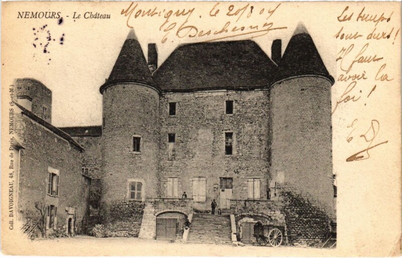 Carte postale ancienne Nemours Le Chateau France à Nemours