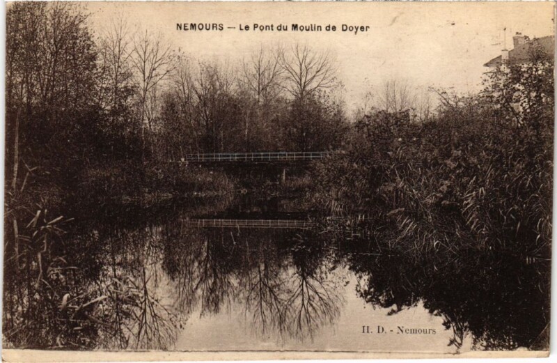 Carte postale ancienne Nemours Le Pont du Moulin de Doyer France à Nemours