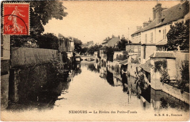 Carte postale ancienne Nemours La Riviere des Petits Fosses France à Nemours