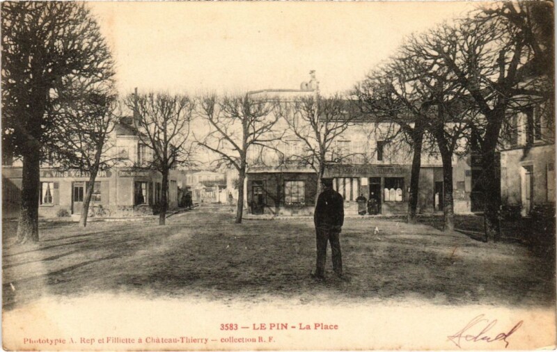 Carte postale ancienne Le Pin La Place France au Pin
