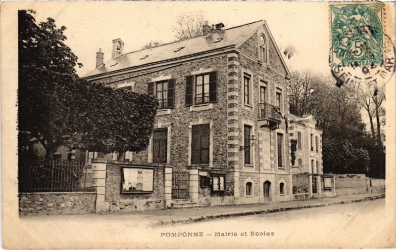 Carte postale ancienne Pomponne Mairie et Ecoles France à Pomponne