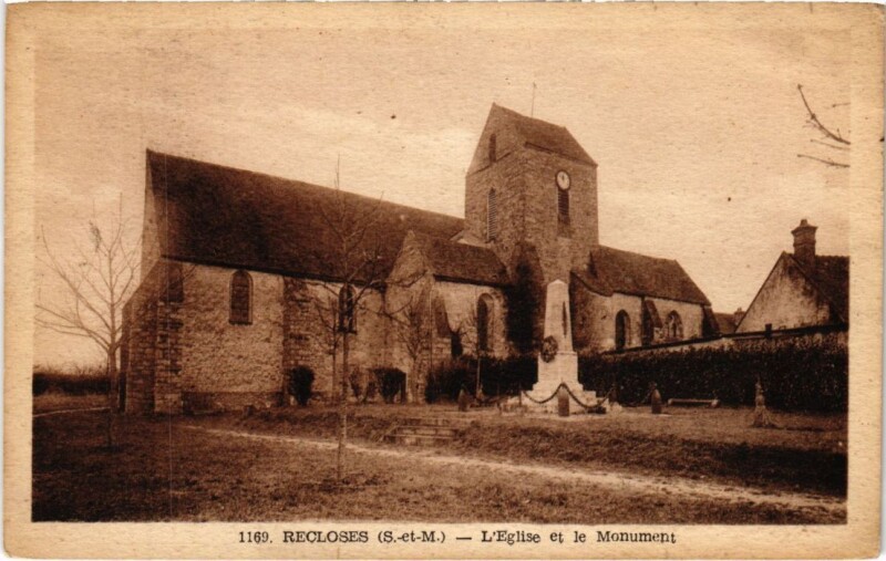 Carte postale ancienne Recloses L'Eglise et le Monument France à Recloses