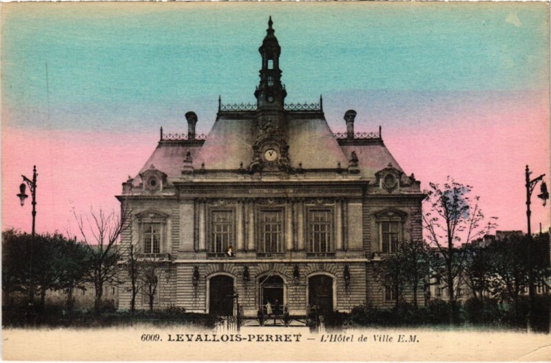 Carte postale ancienne Levallois Hotel de Ville