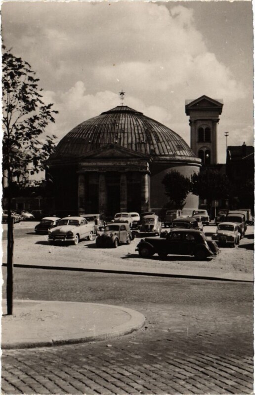 Carte postale ancienne Courbevoie Eglise Saint-Pierre Saint-Paul à Courbevoie