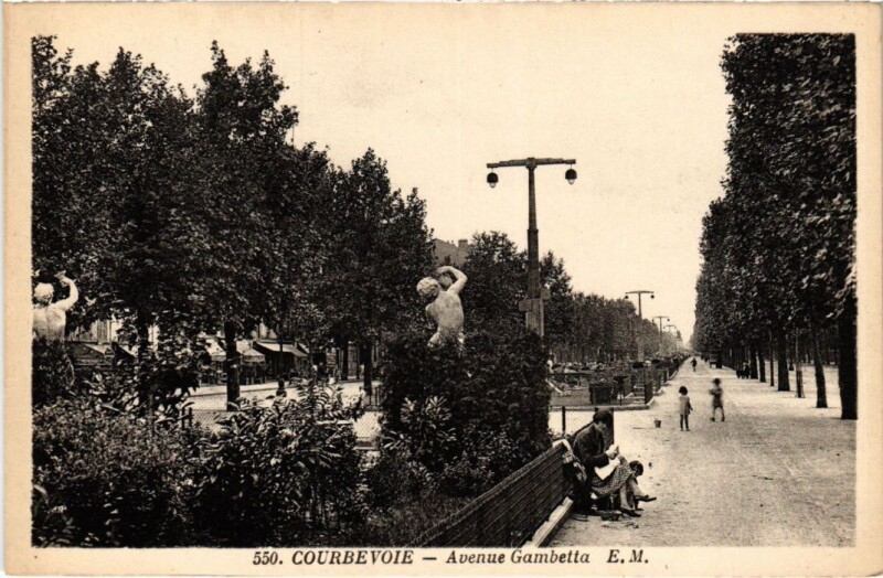 Carte postale ancienne Courbevoie Avenue Gambetta à Courbevoie