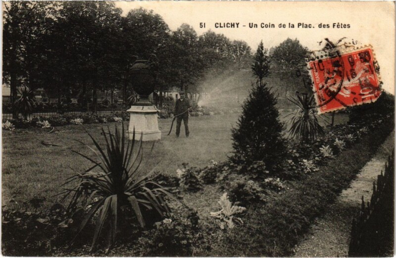 Carte postale ancienne Un coin de la Place des Fêtes à Clichy