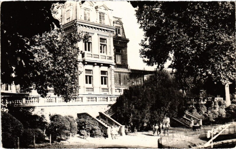 Carte postale ancienne Asnieres Square Voyez d'Argenson