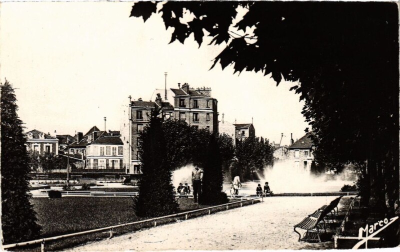 Carte postale ancienne Asnieres Square du Marechal Joffre