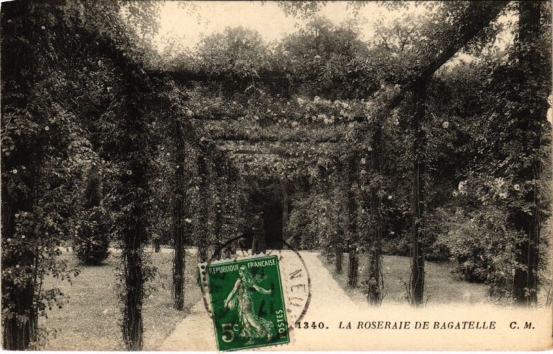 Carte postale ancienne Bois de Boulogne La Roseraire de Bagatelle
