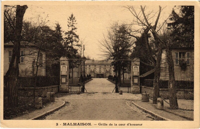 Carte postale ancienne Malmaison Grille de la cour d'honneur