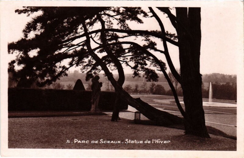 Carte postale ancienne Parc de Sceaux Statue de l'Hiver à Sceaux