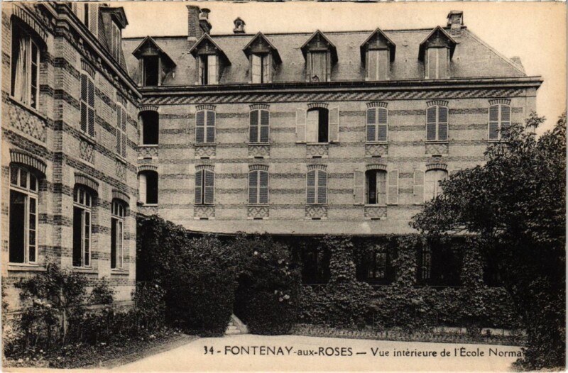 Carte postale ancienne Fontenay aux Roses vue interieure de l'Ecole Normal à Fontenay-aux-Roses