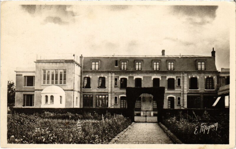 Carte postale ancienne Tournan Fondation Pereire, cote des Jardins France