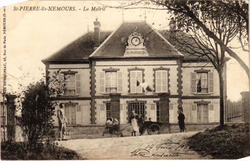 Carte postale ancienne St.Pierre les Nemours La Mairie France à Nemours
