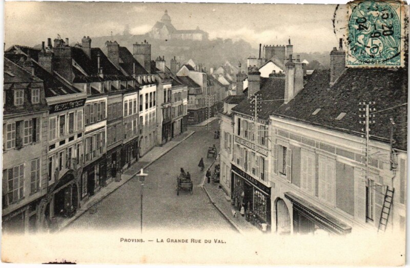 Carte postale ancienne Provins La Grande Rue du Val France à Provins