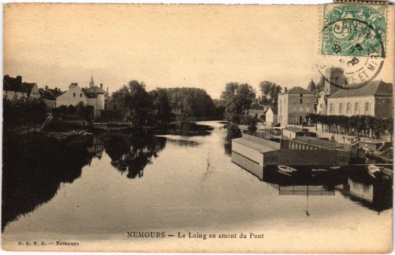 Carte postale ancienne Nemours Le Loing en amont du Pont France à Nemours