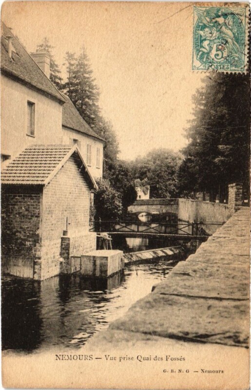 Carte postale ancienne Nemours Vue prise Quai des Fosses France à Nemours