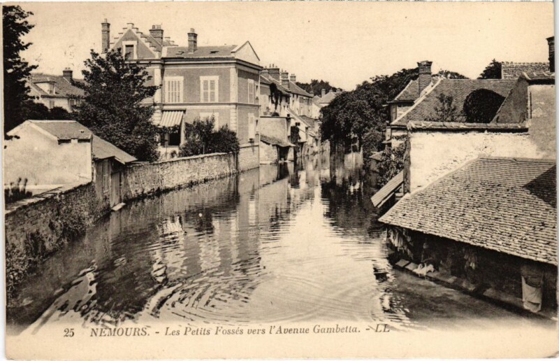 Carte postale ancienne Nemours Les Petits Fosses France à Nemours