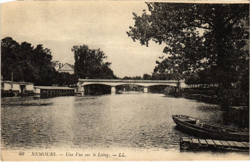 Carte postale ancienne Nemours Une vue sur le Loing France à Nemours
