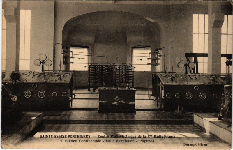 Carte postale ancienne Seine-Port Centre Redioelectrique de la Radio France France à Seine-Port