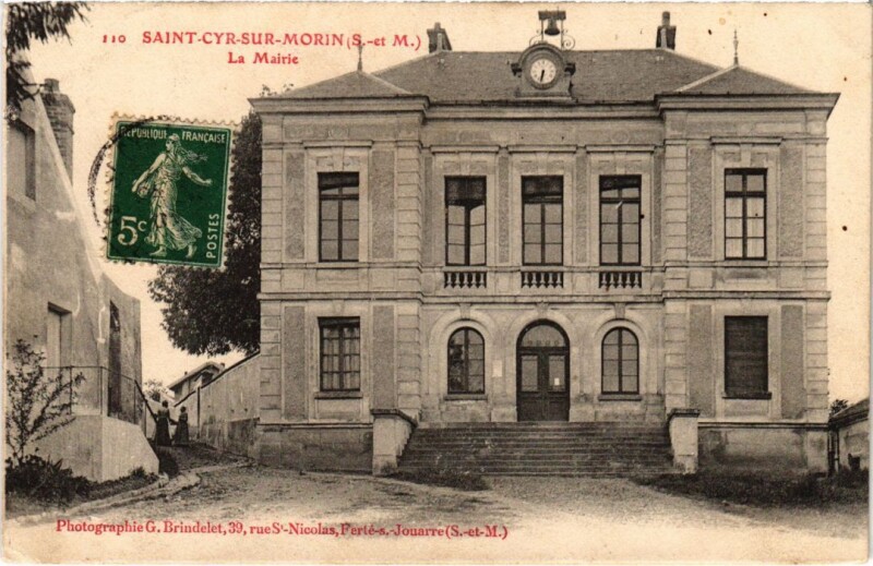 Carte postale ancienne Saint Cyr s Morin La Mairie France