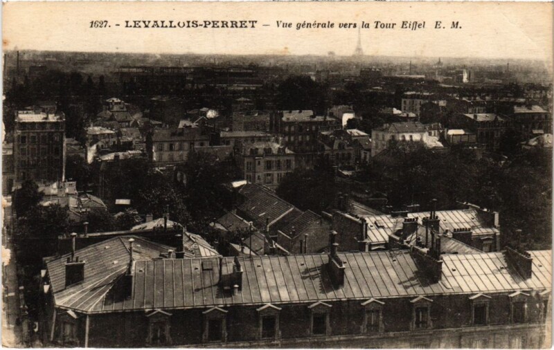 Carte postale ancienne Levallois vue generale vers la Tour Eiffel