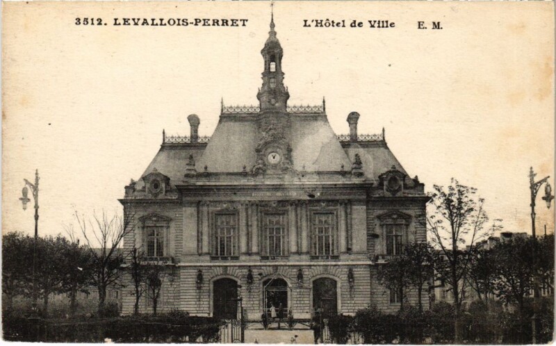 Carte postale ancienne Levallois Hotel de Ville