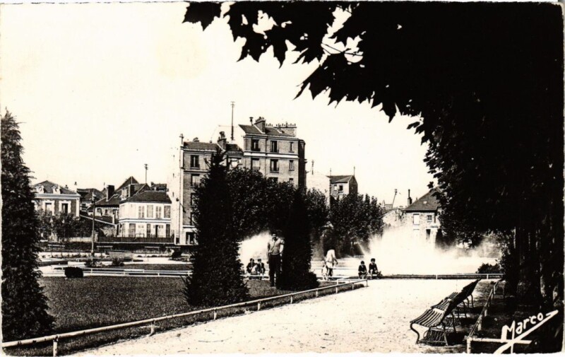 Carte postale ancienne Asnieres Square du Marechal Joffre