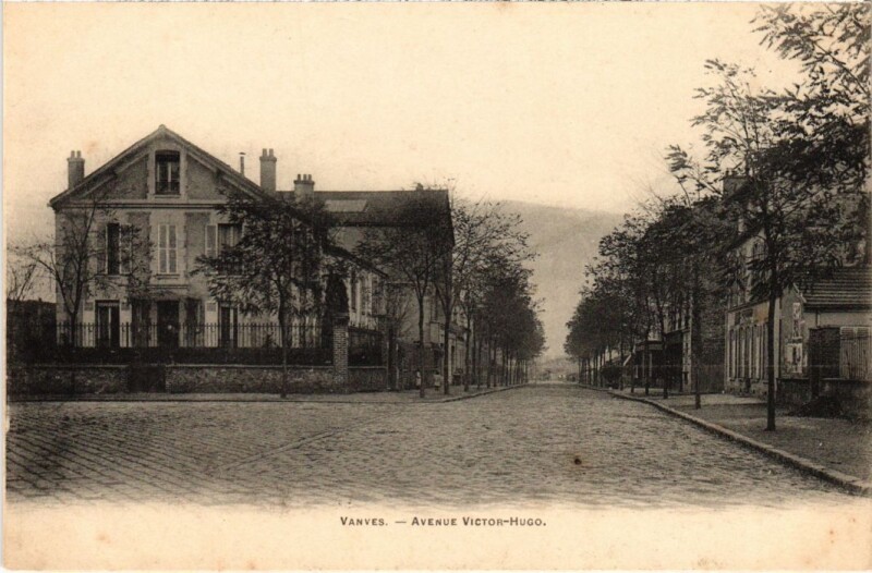 Carte postale ancienne Vanves Avenue Victor Hugo à Vanves