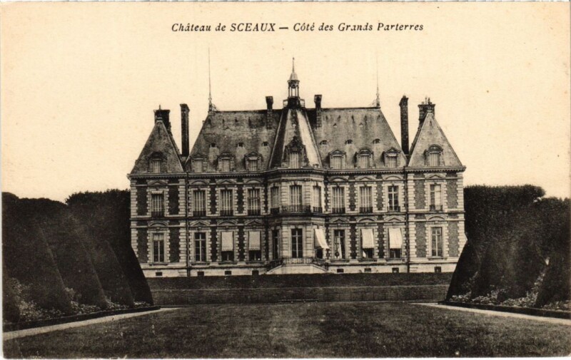 Carte postale ancienne Chateau de Sceaux Cote des Grands Parterres à Sceaux
