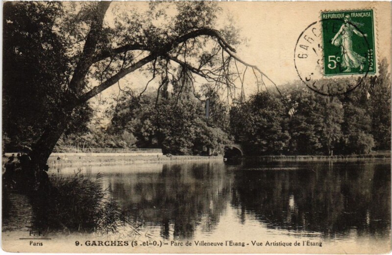 Carte postale ancienne Garches Parc de Villeneuve l'Etang à Garches