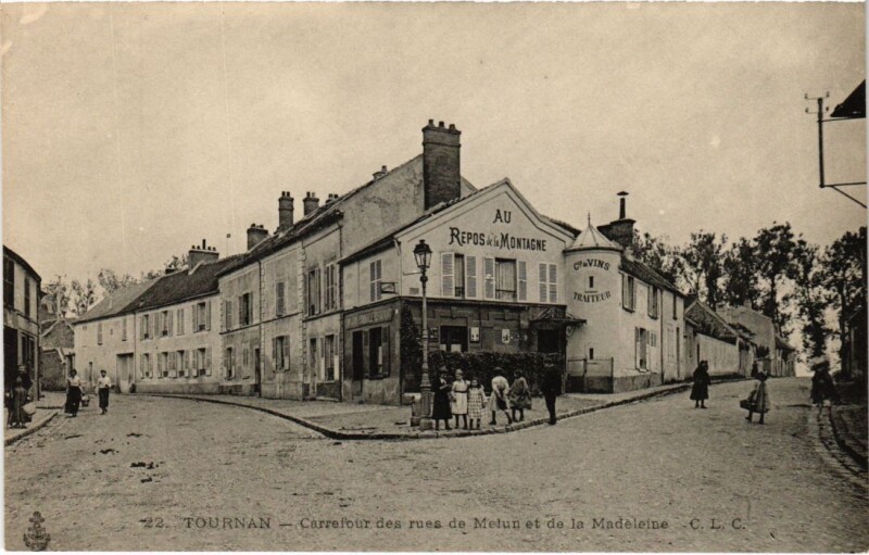 Carte postale ancienne Tournan Carrefour des rues de Melun France à Melun