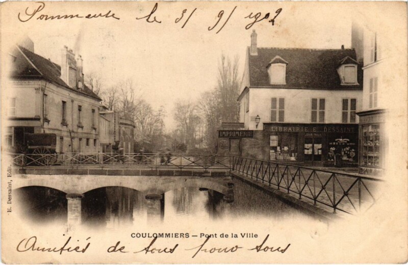 Carte postale ancienne Coulommiers Pont de la Ville France à Coulommiers