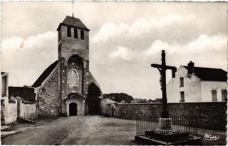 Carte postale ancienne Rebais L'Eglise et le Calvaire France à Rebais