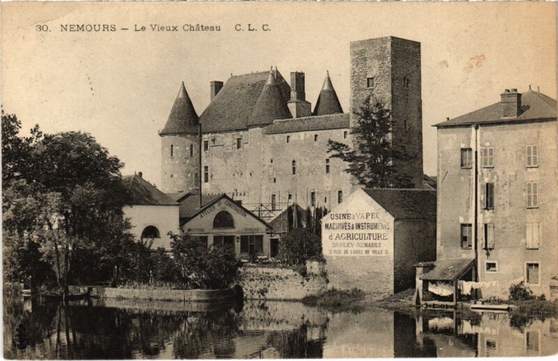 Carte postale ancienne Nemours Le Vieux Chateau France à Nemours