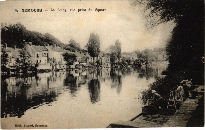 Carte postale ancienne Nemours Le Loing, vue prise du Square France à Nemours