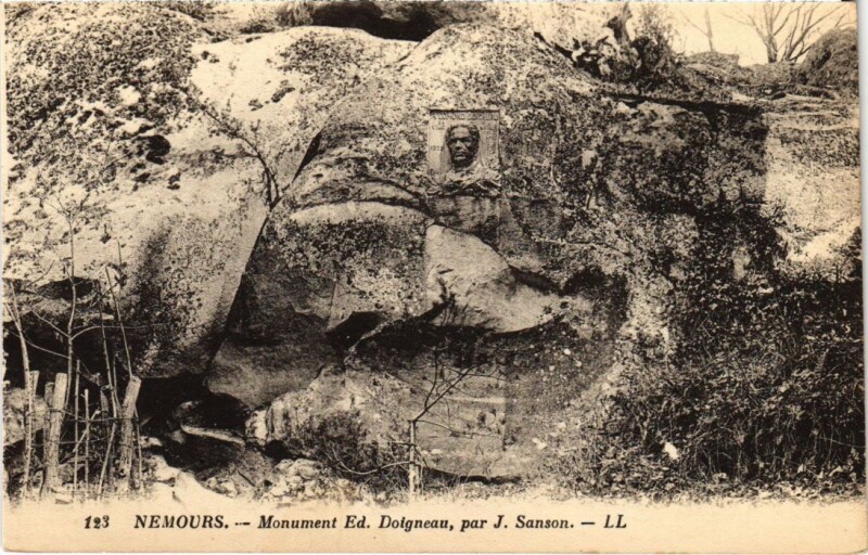 Carte postale ancienne Nemours Monument Ed Doigneau France à Nemours
