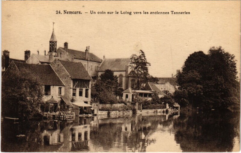 Carte postale ancienne Nemours Un coin sur le Loing France à Nemours