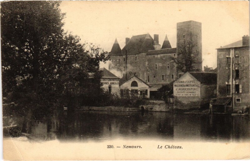 Carte postale ancienne Nemours Le Chateau France à Nemours