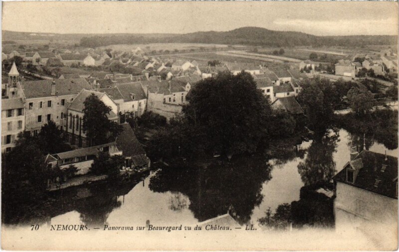 Carte postale ancienne Nemours Panorama sur Beauregard vu du Chateau France à Nemours