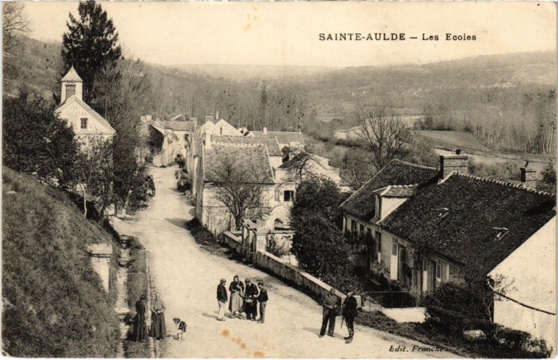 Carte postale ancienne Sainte-Aulde Les Ecoles France à Sainte-Aulde