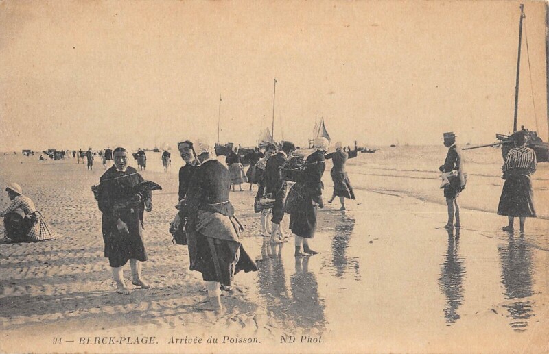 Carte postale ancienne Berck Plage Arrivee Du Poisson à Berck