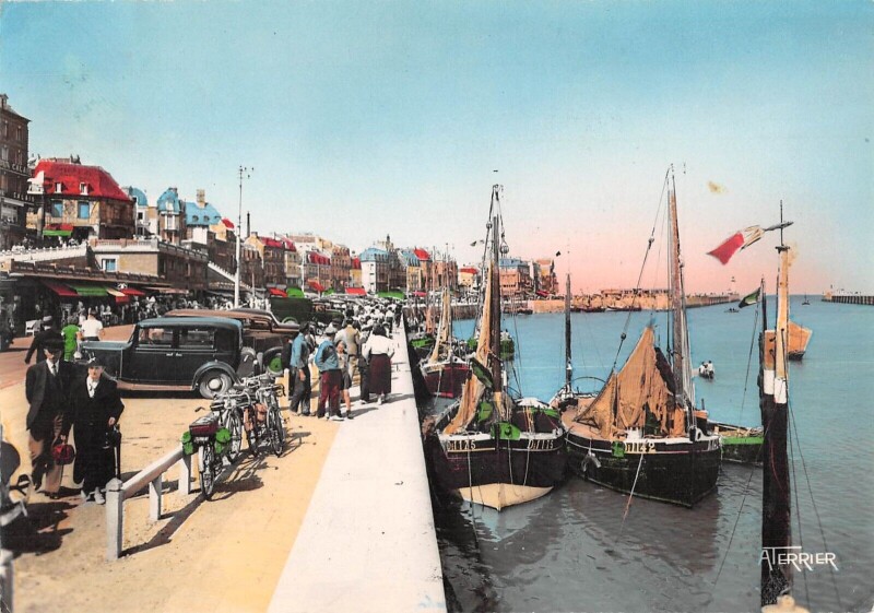 Carte postale ancienne Le Treport Le Quai Francois 1ER