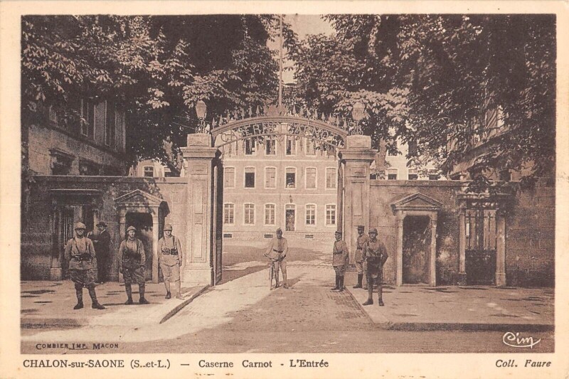 Carte postale ancienne Chalon Sur Saone Caserne Carnot Entree