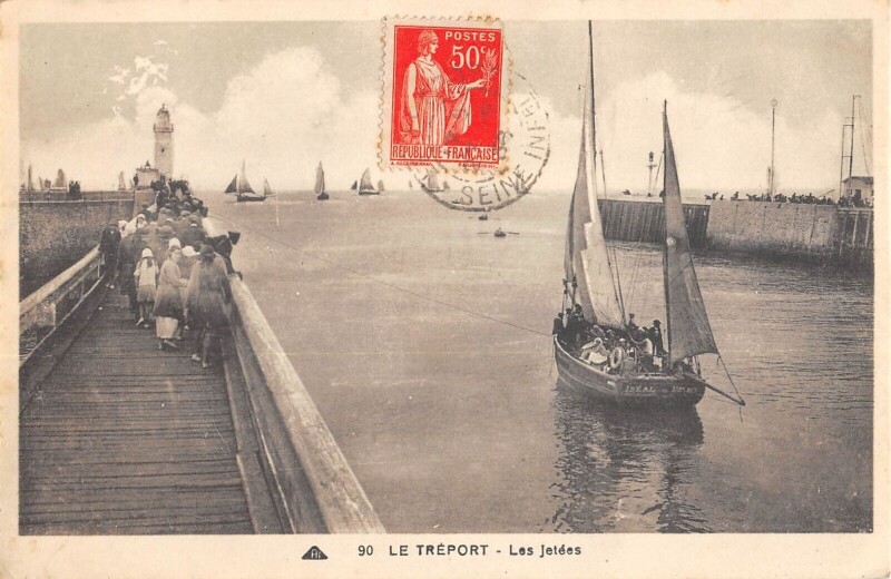 Carte postale ancienne Le Treport Les Jetees